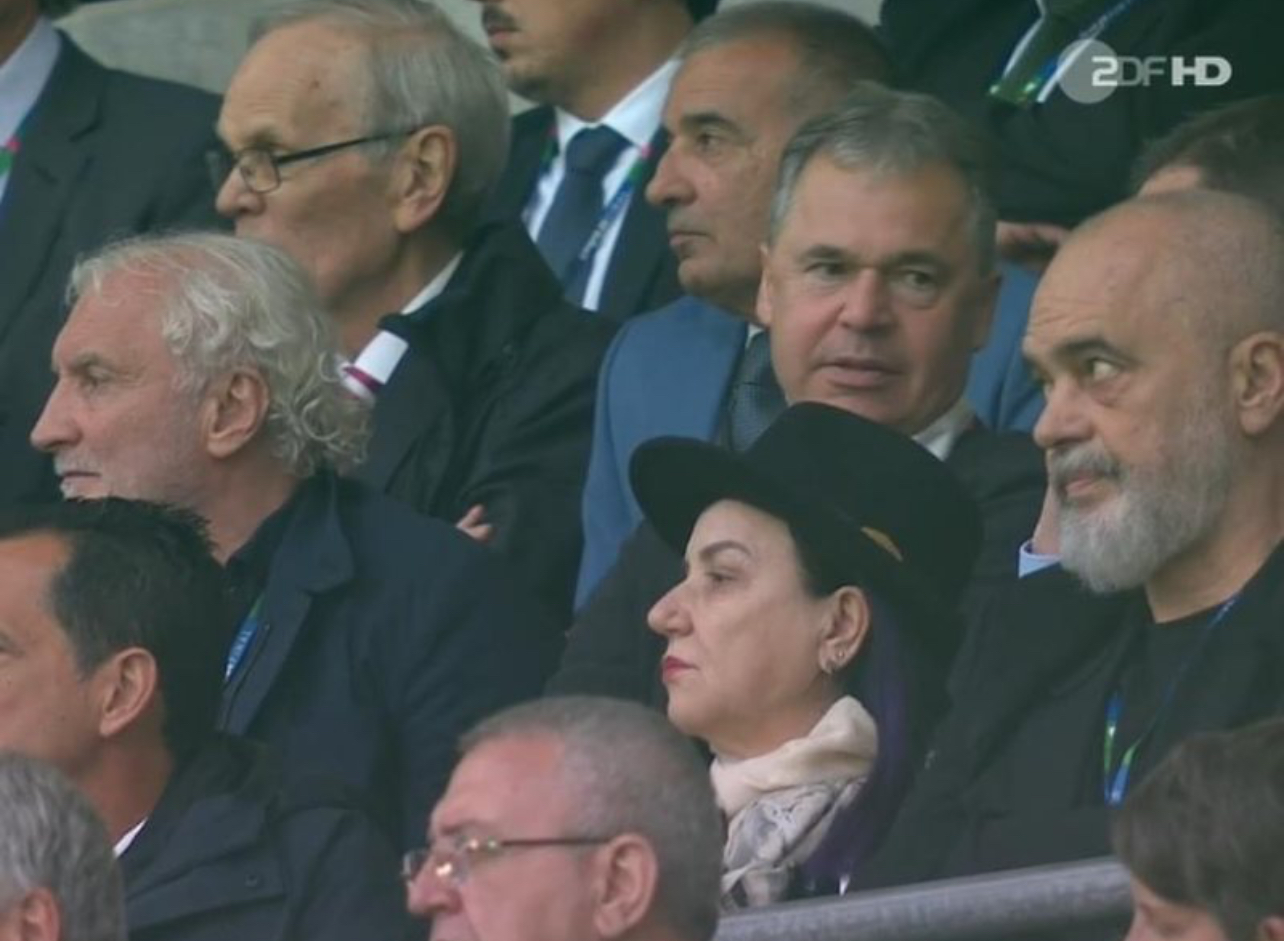 FOTO LAJM: Rama së bashku me bashkëshorten në “Wembley”, ndjekin finalen e Champions League, i pranishëm dhe Duka