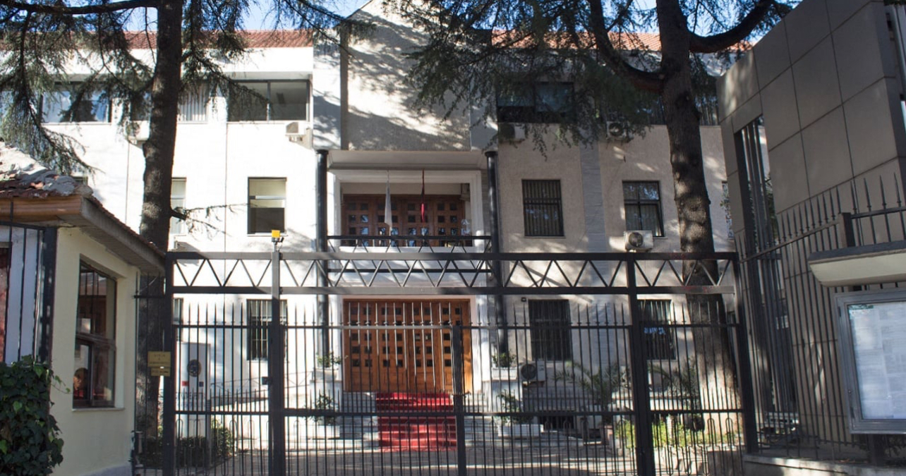 Falsifikonte kartat e identitetit për personat që kalonin ilegalisht kufirin, Apeli lë në burg specialistin e Zyrës së Shërbimit Pogradec