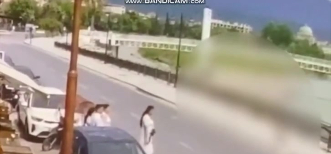 PAMJE TË RËNDA/ Momenti kur motori me shpejtësi “skëterrë” përplas turisten në Berat