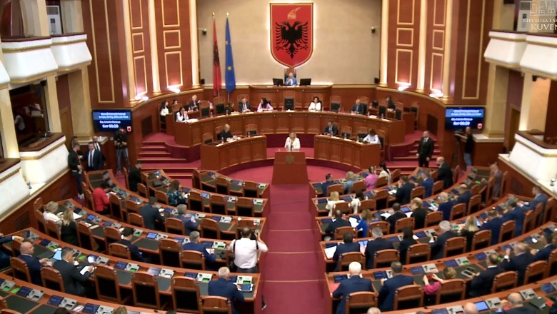Deputetë udhëtojnë drejt Gjermanisë për kombëtaren, zhvendoset për nesër seanca plenare! Javën tjetër nuk do ketë parlament