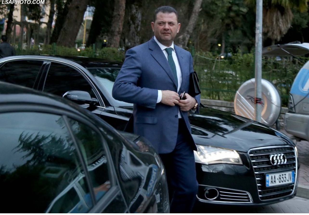 Konflikti për pronën në Velipojë, edhe Tom Doshi padit dy vëllezërit për kanosje 