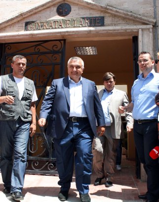 Rama ‘zbut’ Metën, i jep leje për kullë me 50 kate përmes shoferit Fatmir Merkaj, si do pastrohen paratë