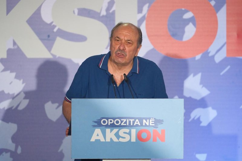 Budino hap protestën e opozitës: Protestojmë kundër SPAK, që mban të arrestuar Berishën. Të hyjmë në grevë urie e të mos shkulemi këtej pa ikur Rama