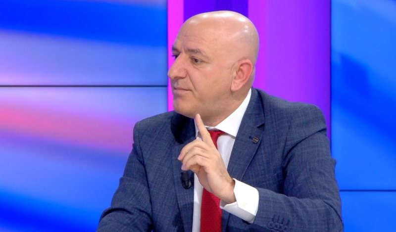 “Shkëlzeni me 5 bodyguard në protestë”, Bejko: Na bëjnë karshillëk, nga kush trembet? Janë pasuruar me sakrificat e demokratëve