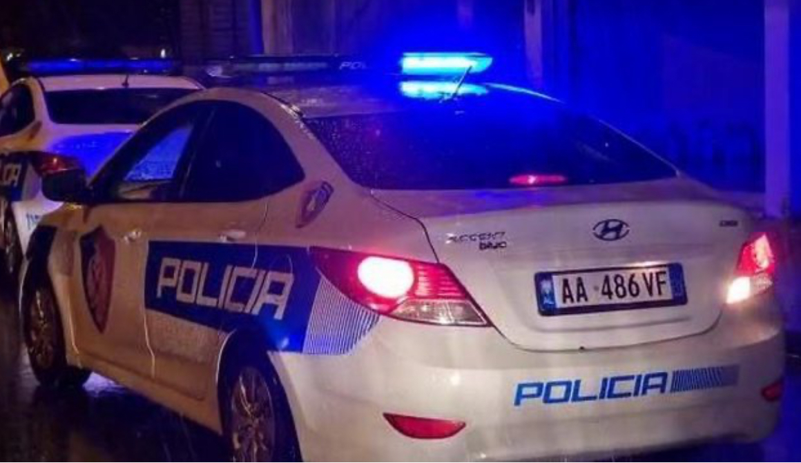 Sherr mes adoleshentëve në Pogradec, 15-vjeçari plagoset me thikë nga një 13-vjeçar