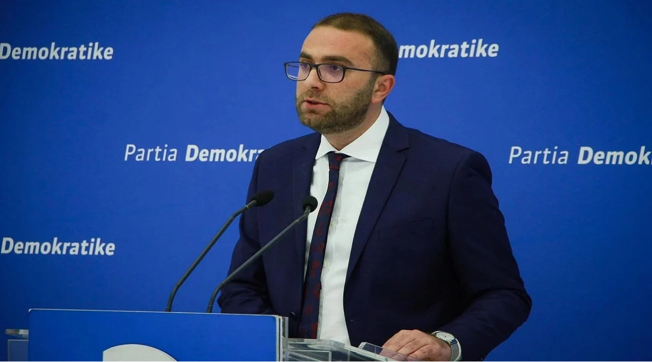 Skandali i mikrokredive/ Pasi e quajnë ushtar, grupi i PD mbështet Begajn: Konstatimet e Presidentit janë në një linjë me qëndrimet tona