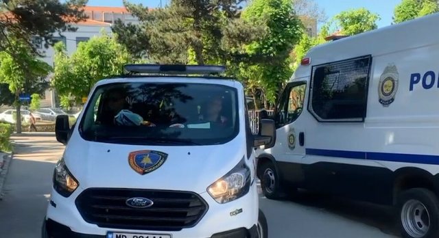 Plagosi me thikë burrin e motrës, arrestohet 27-vjeçari në Himarë