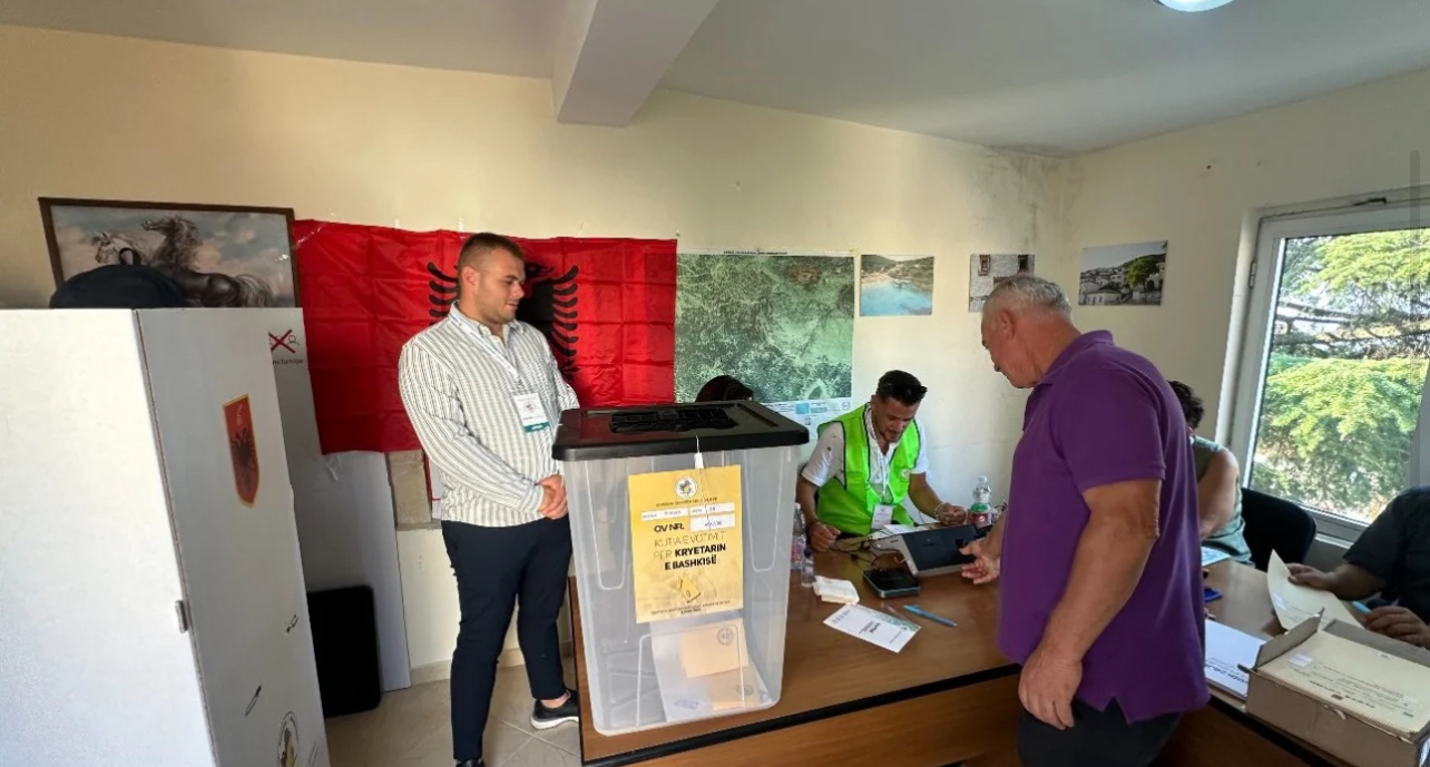 Mbyllet procesi i votimit në Himarë, deri në orën 18:00 kanë votuar 36.01% e qytetarëve