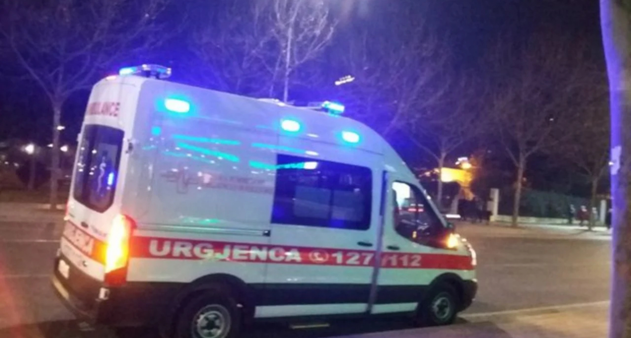 Punonjësi me origjinë egjiptiane bie nga lartësia, ishte duke punuar në një shtyllë të tensionit të lartë në Patos