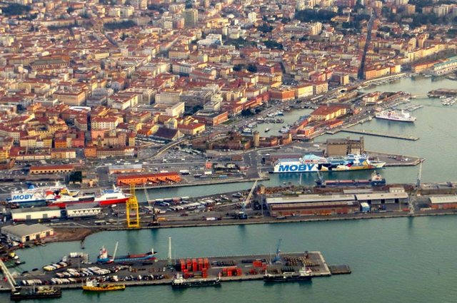 Tre shqiptarë kapen me 148 kilogram kokainë në portin e Livornos