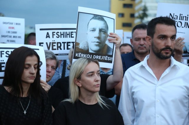 Marshim nga sheshi Skëndërbej për Egli Progën, qytetarët kërkojnë drejtësi për vrasjen e tij: Kundër gangove me pushtet