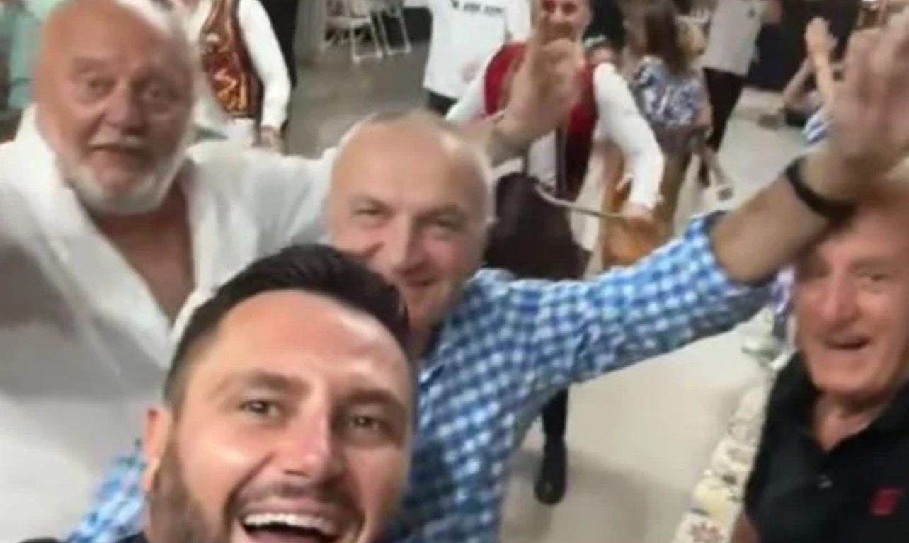 “E pamundur të mos ketë tupana”! Në proces divorci me Monikën dhe Xhensilën, Ilir Meta dhe Bes Kallaku e “djegin” duke kërcyer (Video)