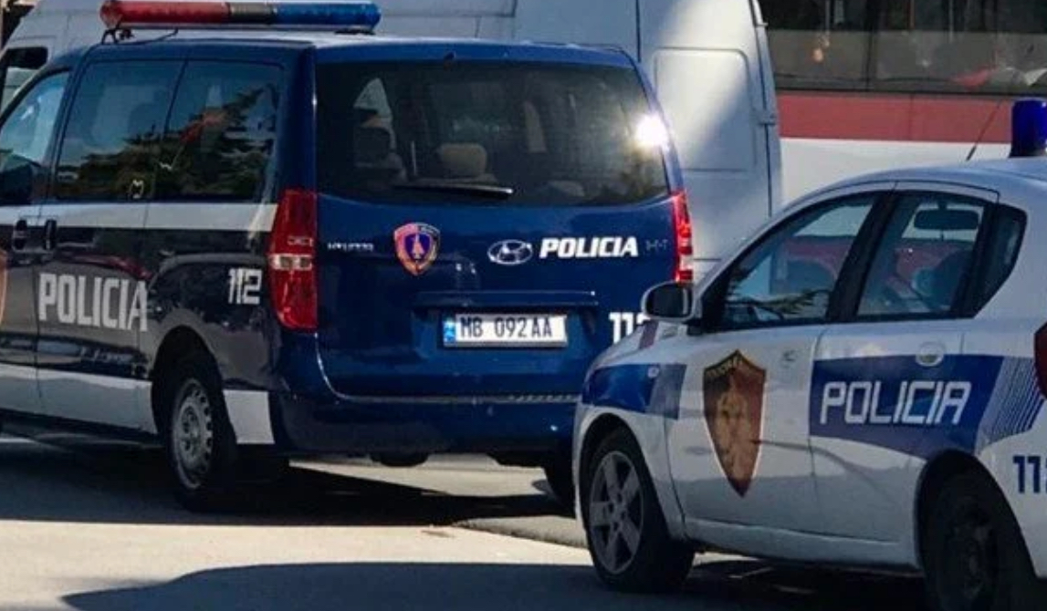 Ç’ndodhi te TEG? Dy vajza “fërkuan” makinat e luksit, shokët e tyre sherr me sende të forta dhe… armë