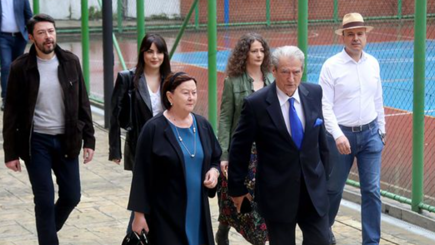 31 pika kyçe dhe të sikletshme në dosjen 500 faqe për korrupsionin e Familjes Berisha