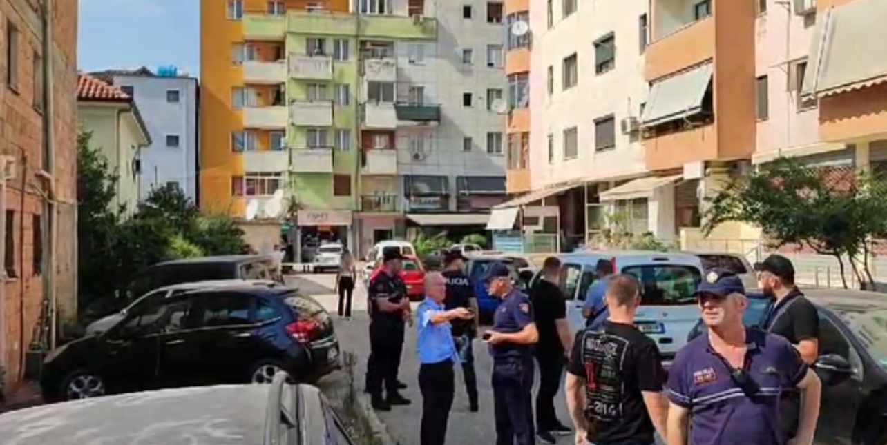 Po pinin kafe në lokal, autori u afrua dhe zbrazi armën, u largua me motor i maskuar me kapele