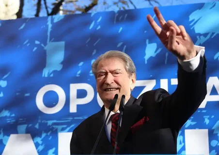 Pse i “shiti Berisha, besnikët e tij në PD?