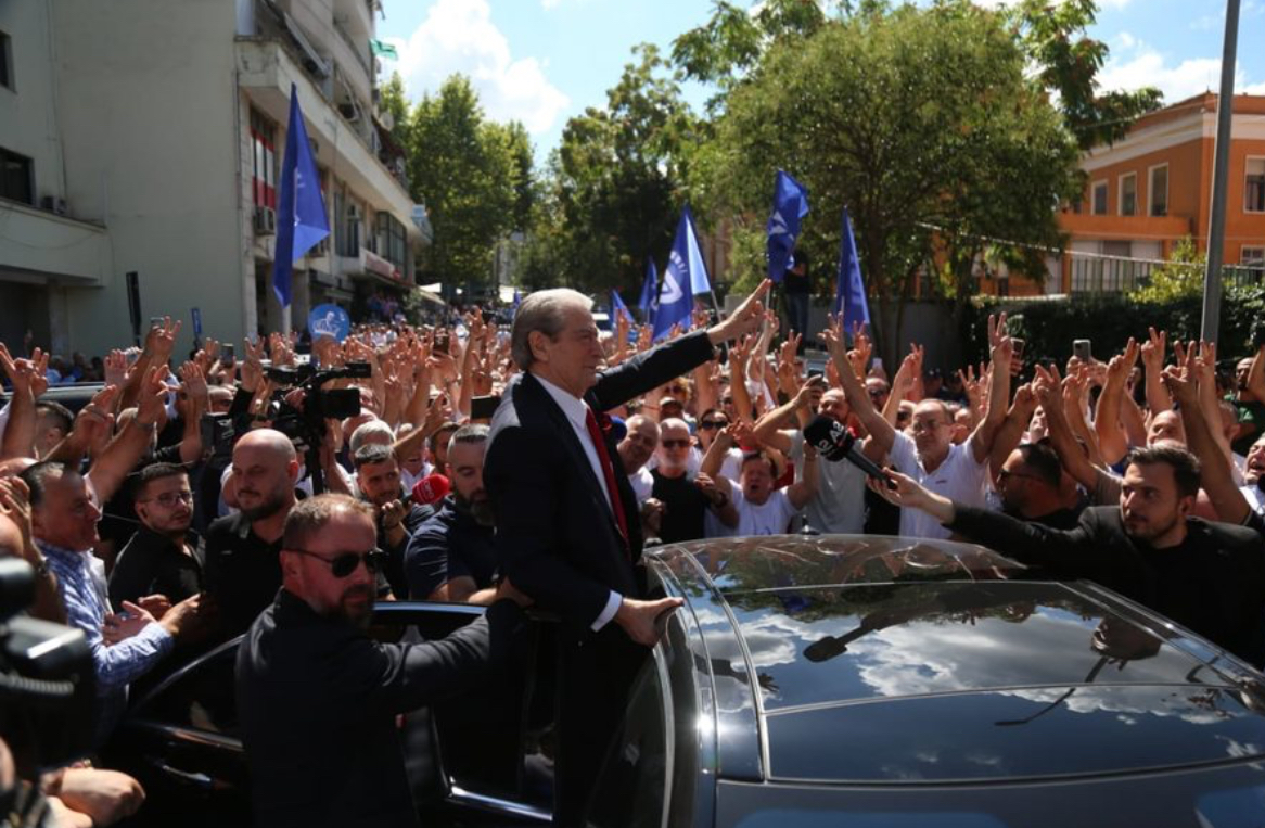 Marrja e Berishës të pandehur bën bujë në mediat e huaja: Rrezikon të mos kandidojë në zgjedhje!