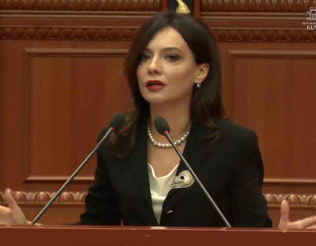 Mandati i Xhaçkës / Ja letra e Spiropalit për Venecian: A mund të detyrohen deputetët që të votojnë në një mënyrë të caktuar?