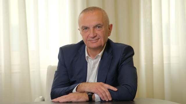 Arrestohet Ilir Meta, Çeta e Dibrës ‘palos’ kokën e korrupsionit, Shqipëria në festë