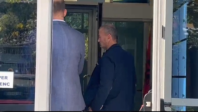 Shpërthimi me 2 të vdekur në magazinën e tij në Lushnjë, deputeti i PS Bujar Çela shkon në SPAK