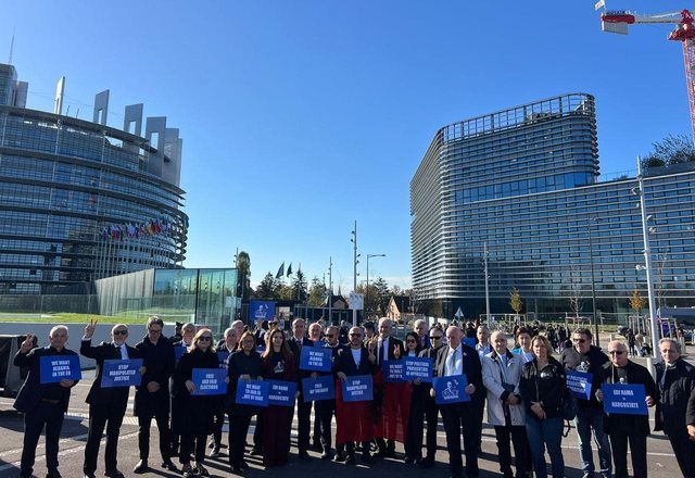Kulluri ironizon protestën në Bruksel: Një avokat i doktorit kushton sa pensioni i 1 mijë vetëve