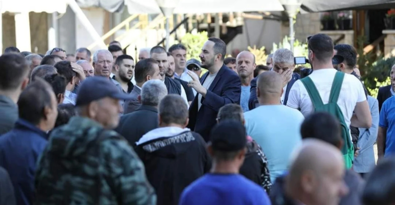 Salianji mesazh të shkruar nga burgu: Menduan se do na frikësonin, por sot më shumë na forcuan!
