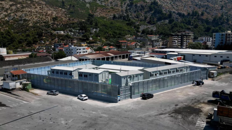 Italia Viva dërgon të hënën Melonin në Gjykatë: Shpërdoroi paratë e italianëve me kampin e emigrantëve në Shqipëri