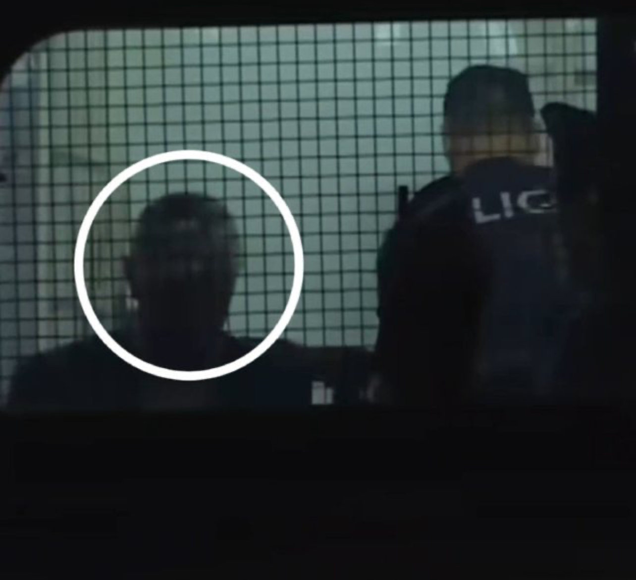 Momenti kur Meta futet në furgonin e policisë dhe niset drejt burgut “313” (VIDEO)