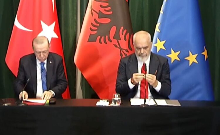 Turqia i dhuron dronë kamikazë Shqipërisë, Rama në krah të Erdogan: Mos u shqetësoni