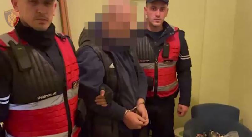 Kokainë dhe armë në makinë, “Shqiponjat” arrestojnë ‘dy të fortët’ e Durrësit; zbardhen emrat