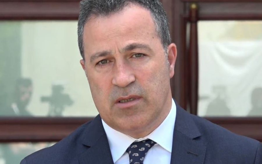 Hijet e Niko Peleshit, deklaron 36 mijë euro duke shitur brekë e kompjutera, ish kompania e tij përlan 60 tendera. Çfarë e lidh ish ministrin me Ilir Kotherjan?! Me diplomë false, ndryshoi 4 parti