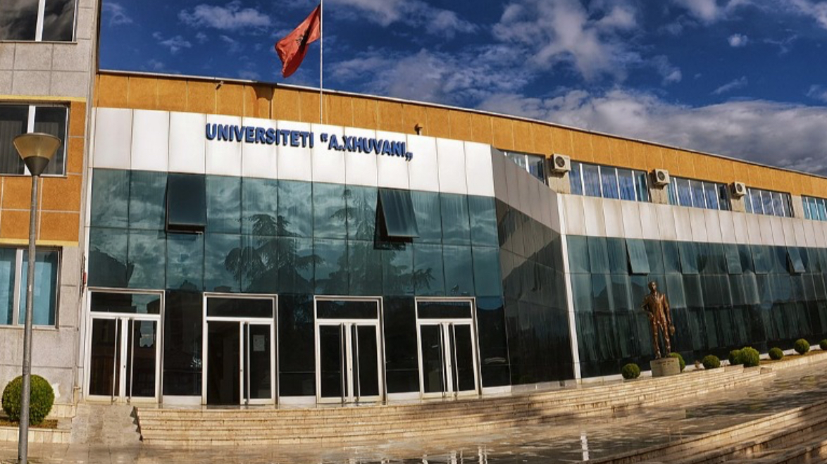 Korrupsion pasiv/ Shoqërimet e 8 pedagogëve në Elbasan, burimet: Vetëm për 2 prej tyre, urdhër-arrest me burg (Detajet)