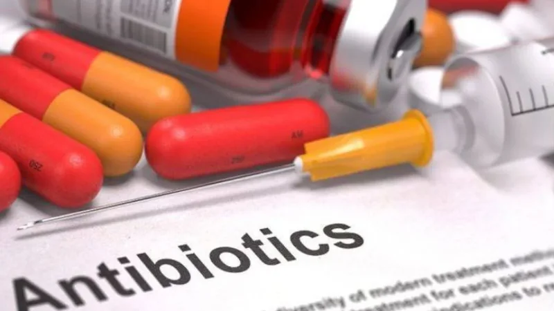 Kujdes me antibiotikët, ja çfarë i bëjnë stomakut dhe kockave