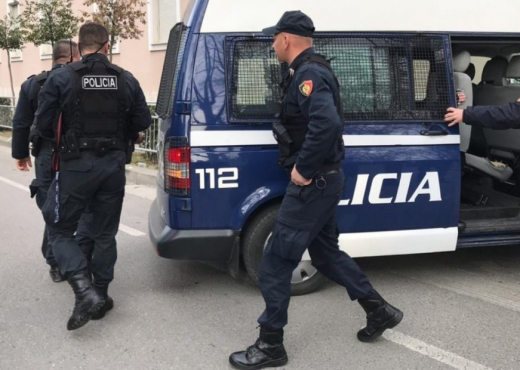 Njëri goditi babain me sende të forta, tjetri dhunoi bashkëshorten, arrestohen dy burra në Lezhë