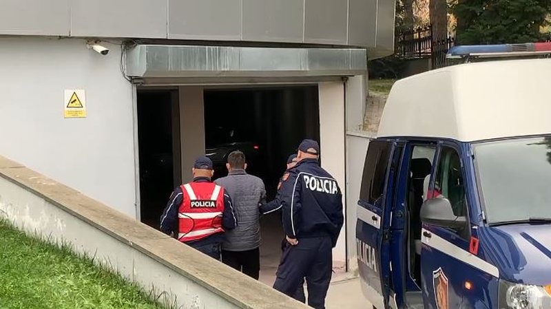 Plagosi me thikë ish të dashurën, gjykata lë në burg 41-vjeçarin! Shkak për konfliktin, borxhi 5 milionë lekë