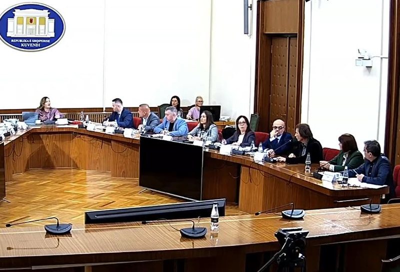 Debate te “Sterilizimi”/ “Ça të duket vetja ty?!” – Vokshi i mbyll mikrofonin, deputeti i PS: E ke personale