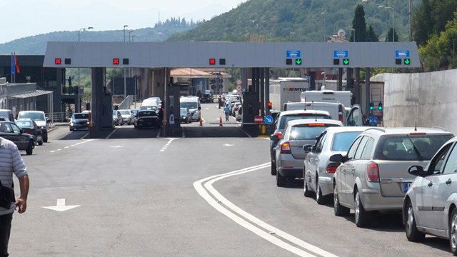 Sekuestrohen 950 mijë euro në pikën kufitare Bozhaj-Hani i Hotit, arrestohet shoferi shqiptar