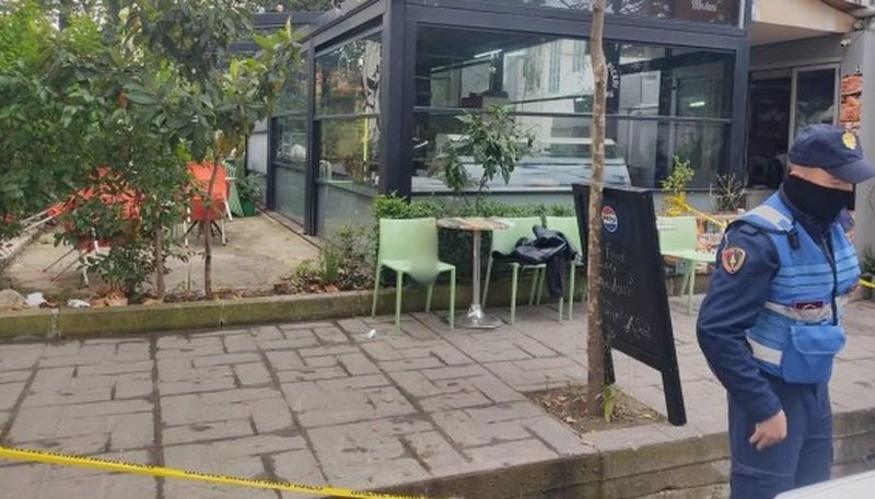 Sherr me thika mes studentëve pranë Universitetit Metropolitan, plagoset 19-vjeçari, transportohet me urgjencë te Trauma