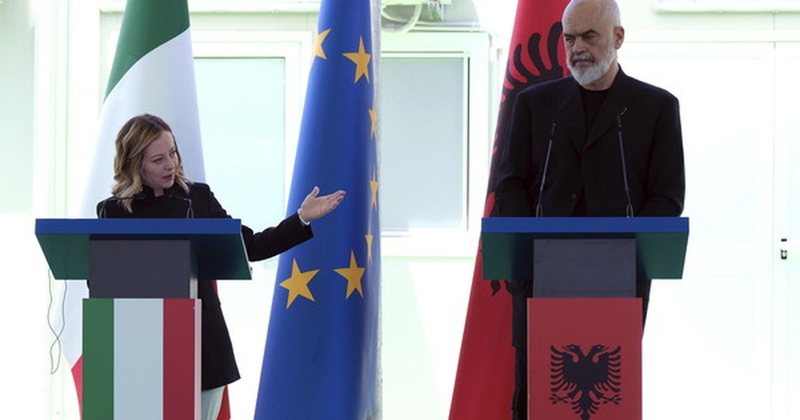 Media italiane: Qendrat e emigrantëve në Gjadër do kthehen në burgje për shqiptarët e dënuar në Itali