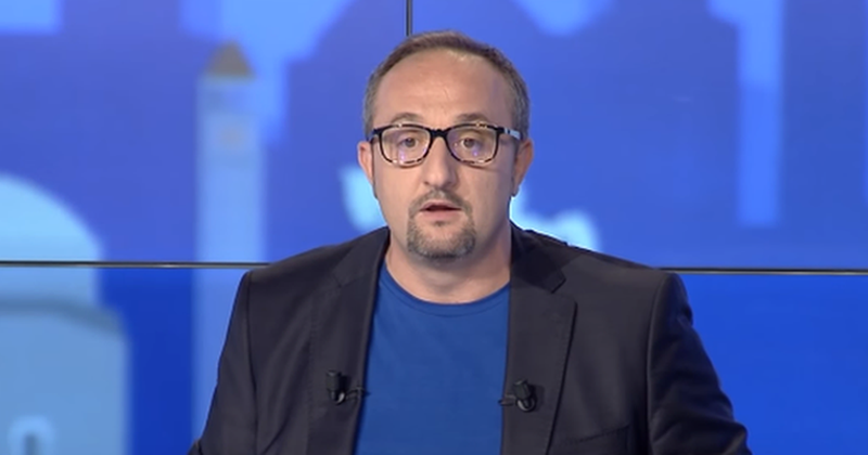 Gazetari Saimir Kodra reagon pas lajmeve se gjyqtarja e Elbasanit kërkonte “kokën” e tij