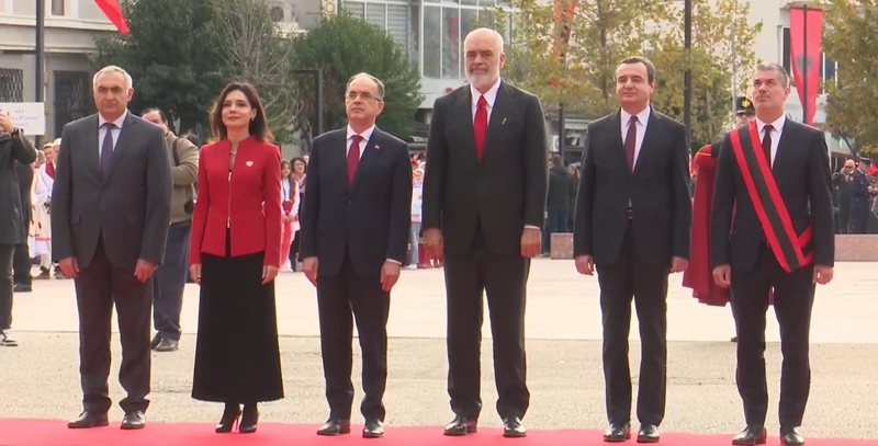 Vlorë – Ceremonia e ngritjes së flamurit me rastin e 112 vjetorit të Pavarësisë