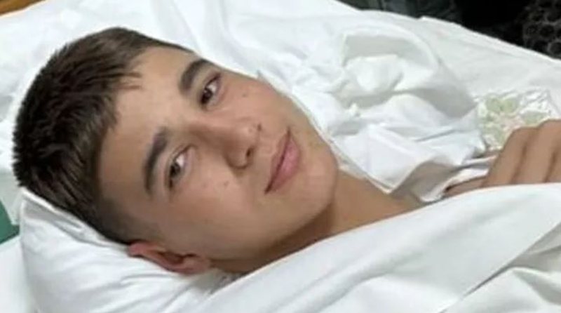 U plagos me thikë në sherrin ku vdiq shoku i tij Martin Cani, 14-vjeçari Luis Meçja apel për ndihmë: Prindërit e mi janë të varfër