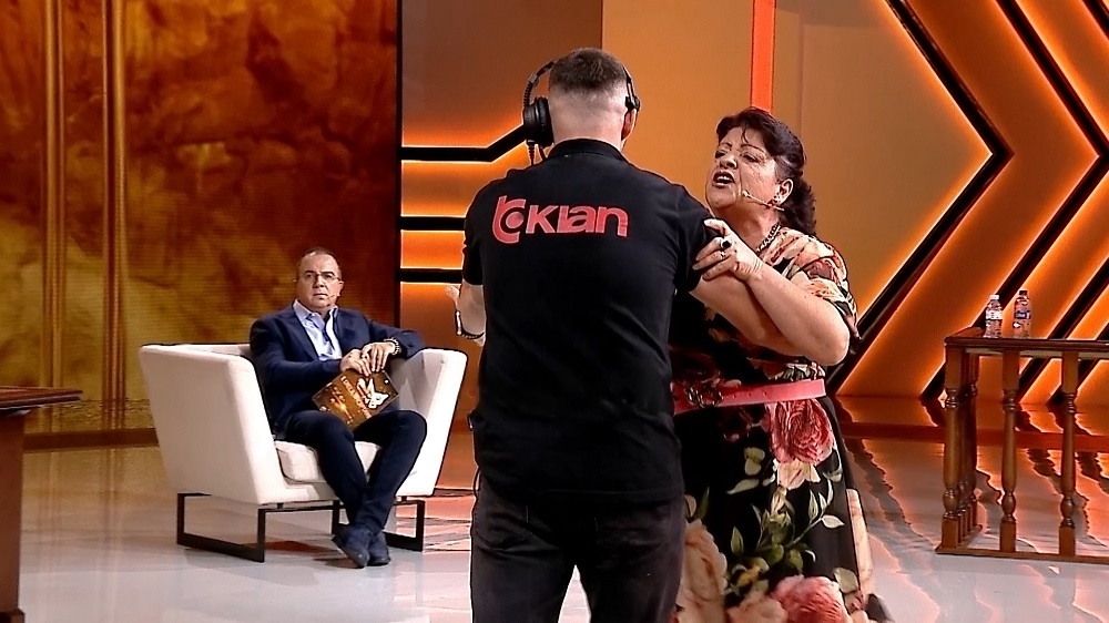 “Sjell dashnorët në shtëpi, kam fakte”/ Djali akuza nënës: Më thonë biri i ku**ës! Fle me burrin e flet me…