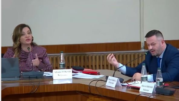 “Ke më shumë halle se Ilir Beqaj”- Plarent Ndreca përplaset ashpër me Albana Vokshin: Ti njeh vetëm Sali Berishën dhe qytetarët i pështyn