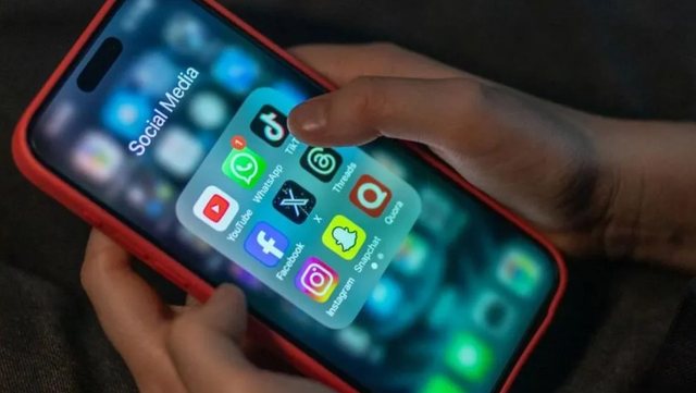 “Do më qëllonin me thikë”, 12-vjeçari kërcënohet në Snapchat nga dy adoleshentë