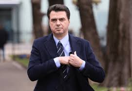 Basha: Do kandidoj në Tiranë, në zgjedhje përballë Ramës e Berishës që janë bashkë