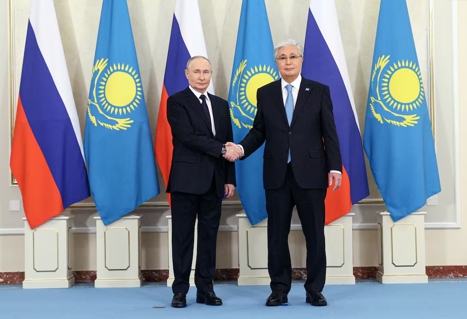 Kremlini: Putin do të diskutojë lidhjet energjetike me Kazakistanin, në vizitën zyrtare këtë javë