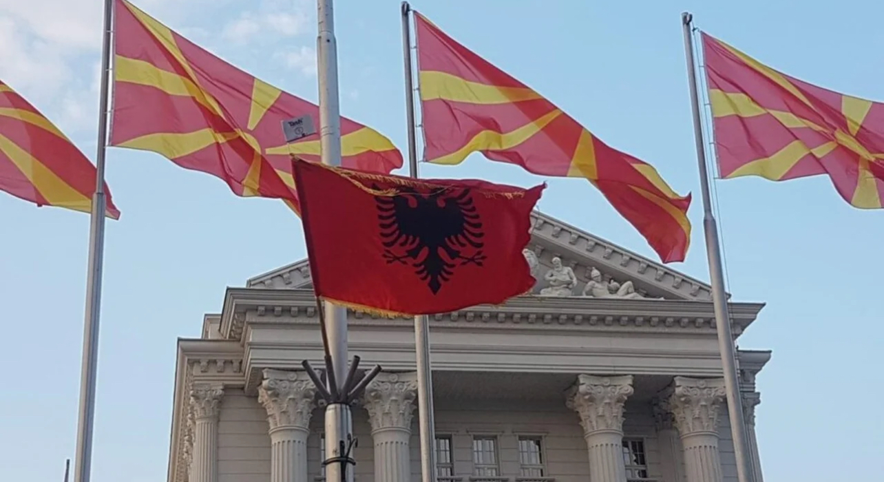 Incidentet gjatë 28 Nëntorit në Maqedoninë e Veriut, “Levica’ kërkon ndalimin e flamurit shqiptar në vende publike