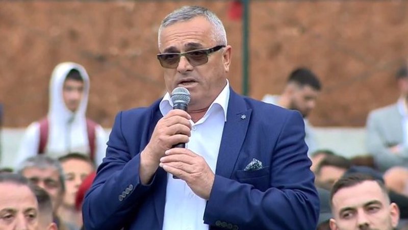 PD tha se Rexhë Byberi theu “arrestin shtëpiak” dhe shkoi në bashki, avokati i kryebashkiakut: Mori leje