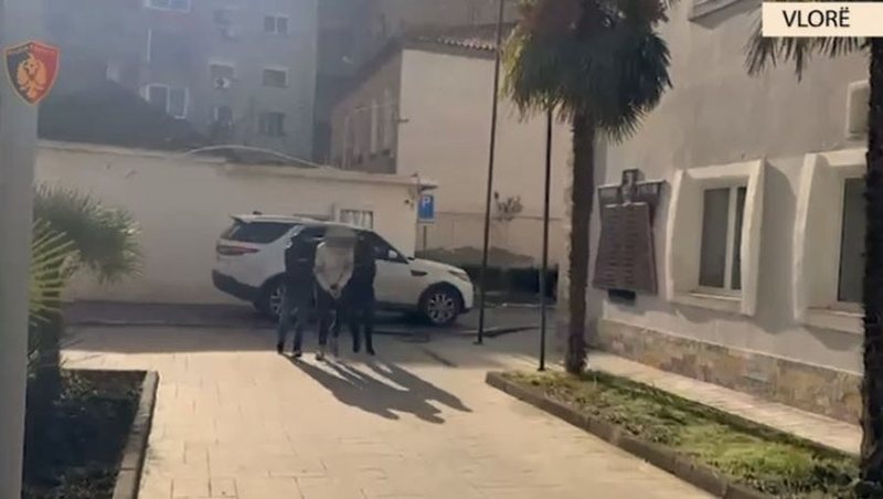 Shfrytëzonte të rinj nga Ukraina për t’i rekrutuar si shpërndarës droge, arrestohet 24-vjeçari në Vlorë